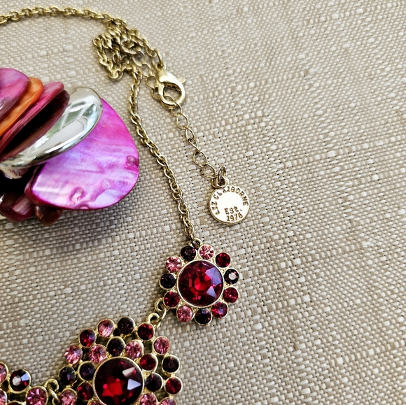 SET!  Liz Claiborne Jeweled Necklace and Dyed Shell Stretchy Bracelet Set - Picture 6 of 12